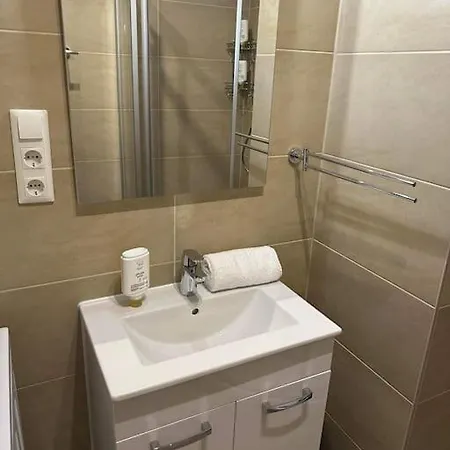 Direkt Bei U1 Apartment Vienna Exterior photo